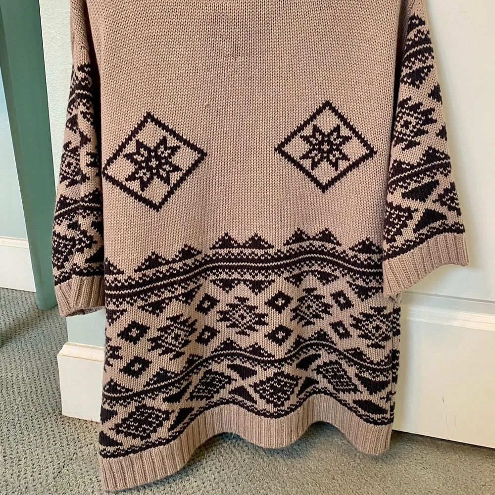 Forever 21 - Faux Fur Knitted Sweater - In great condition!